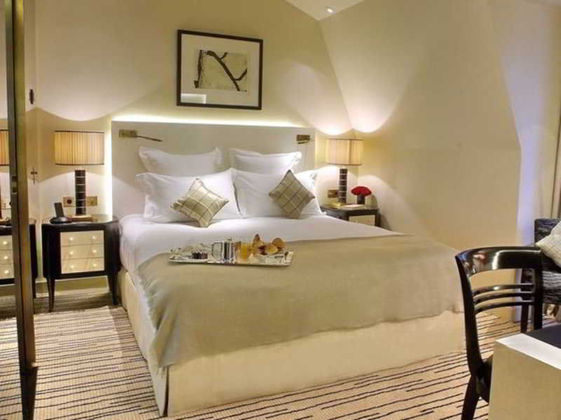 Montaigne 5* Parigi