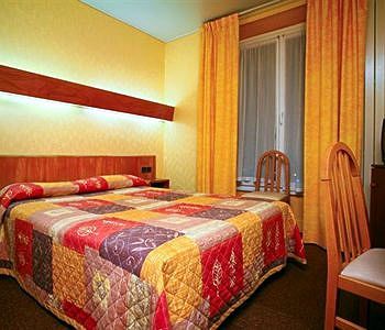 Modern Est Hotel