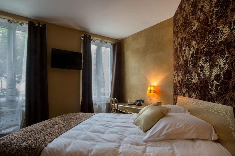 Aux Trois Portes Hotel 2*