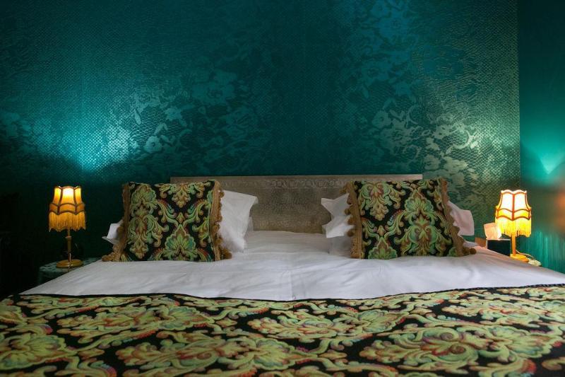 Hotel Aux Trois Portes 2*