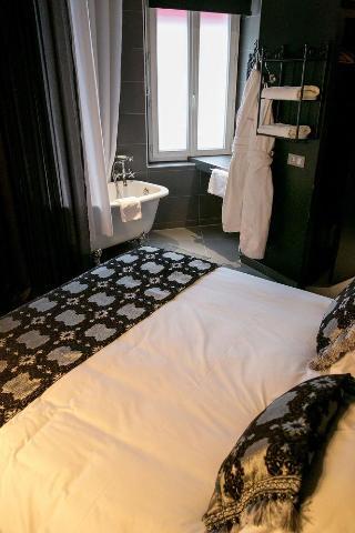 Hotel Aux Trois Portes 2*