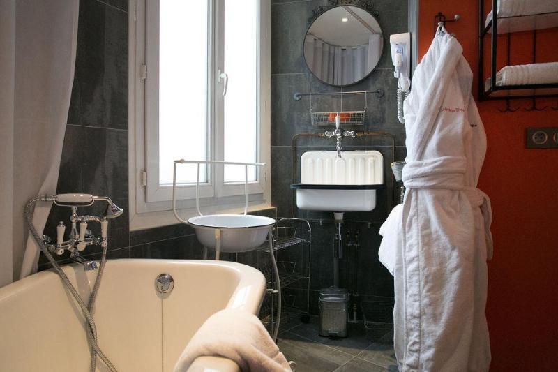 Hotel Aux Trois Portes 2*