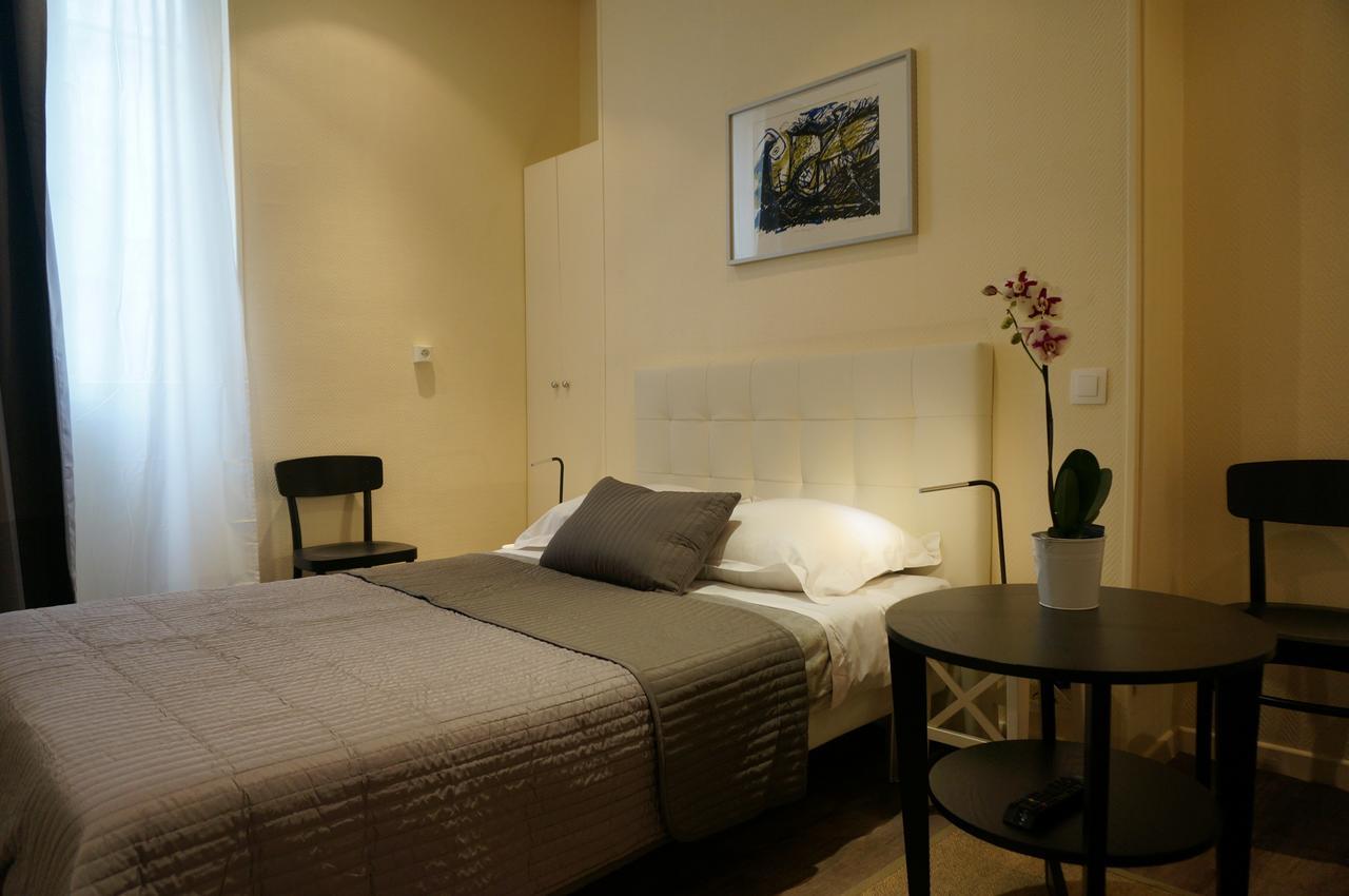 Zora Hotel *