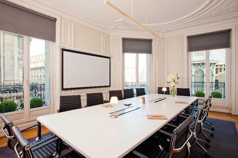 Le 12 Hotel