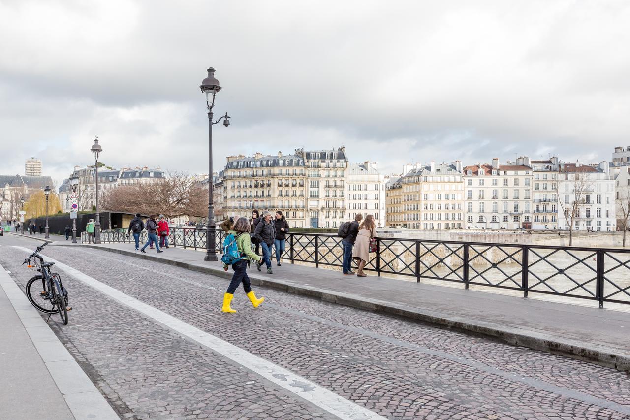 Veeve - Overlooking The Seine On Ile De La Cite