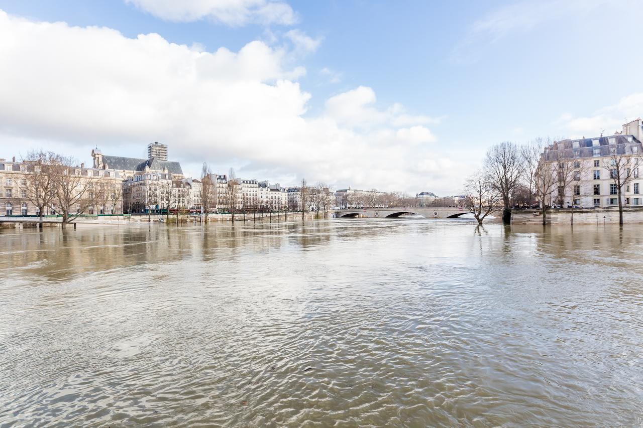 Veeve - Overlooking The Seine On Ile De La Cite Apartment *