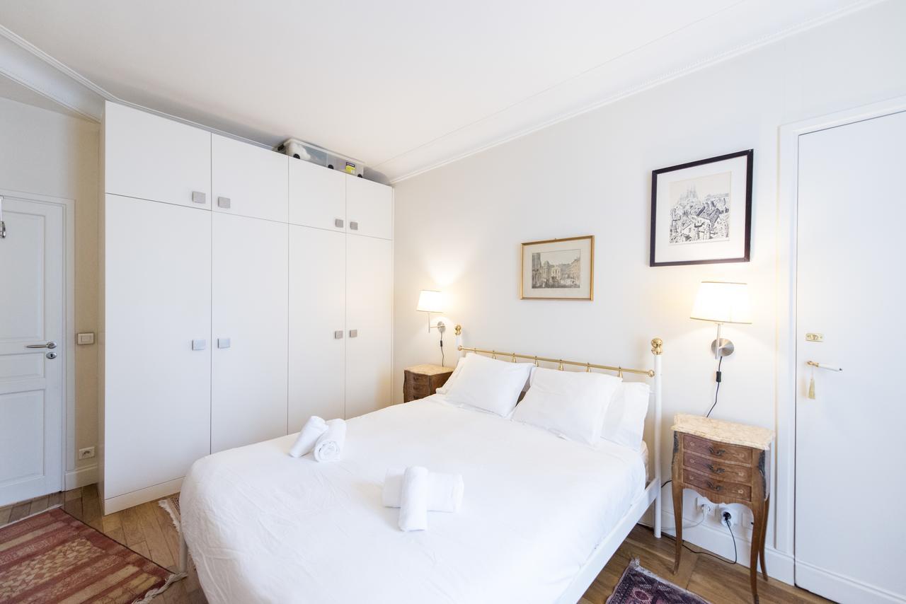 Veeve - Vintage Elegance In The 16th Apartment Paris