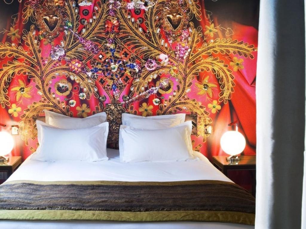 Du Petit Moulin, Haute Couture By Lacroix 4* Parigi