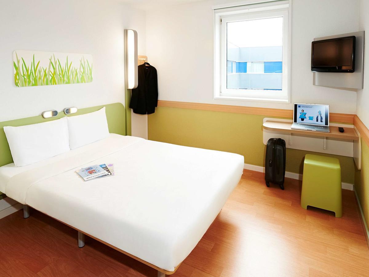 Ibis Budget La 19ème Hotel Parigi