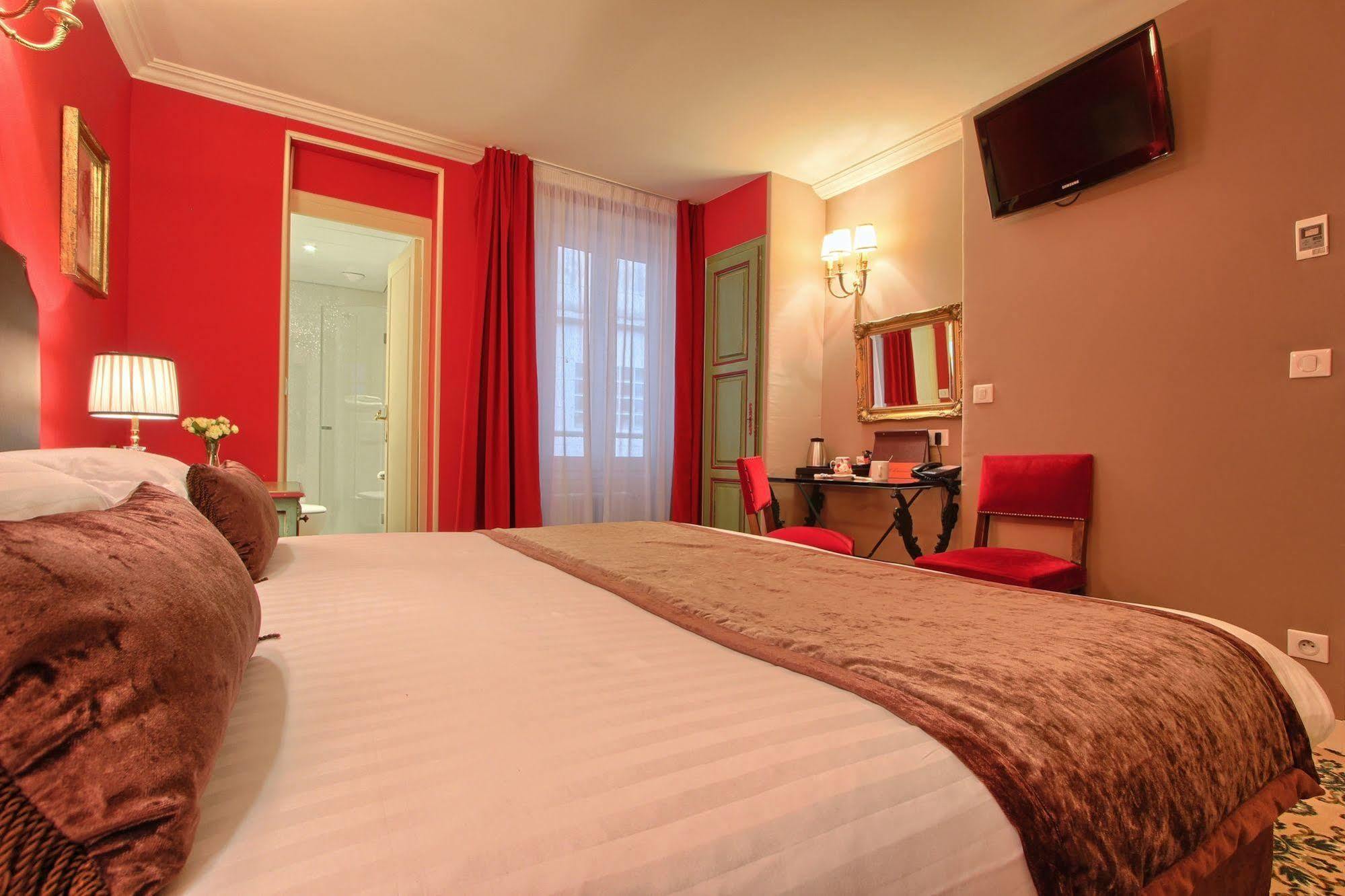 Des Deux Continents Hotel 3*