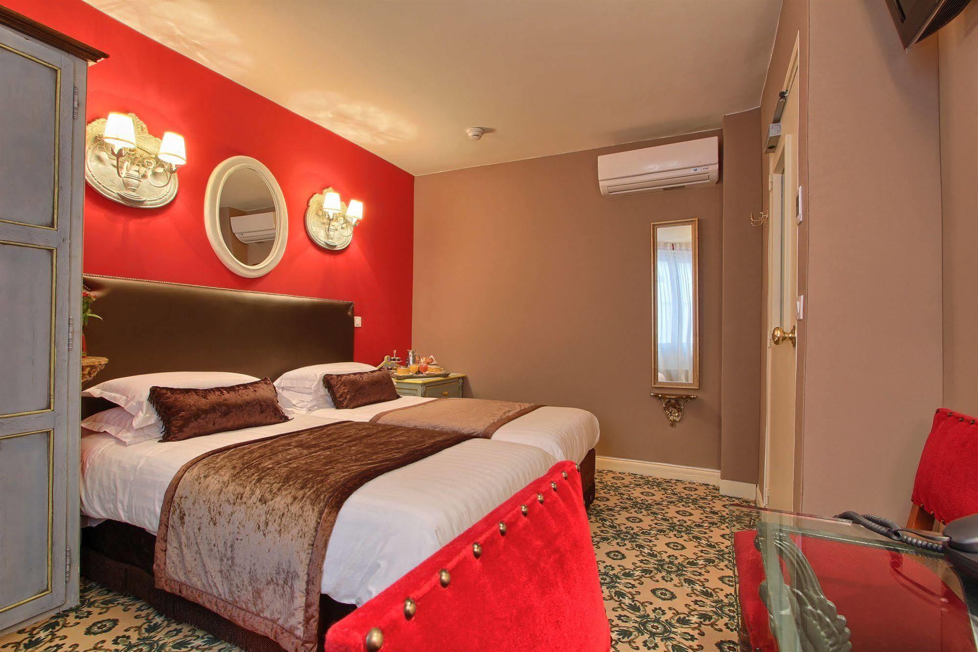Des Deux Continents Hotel