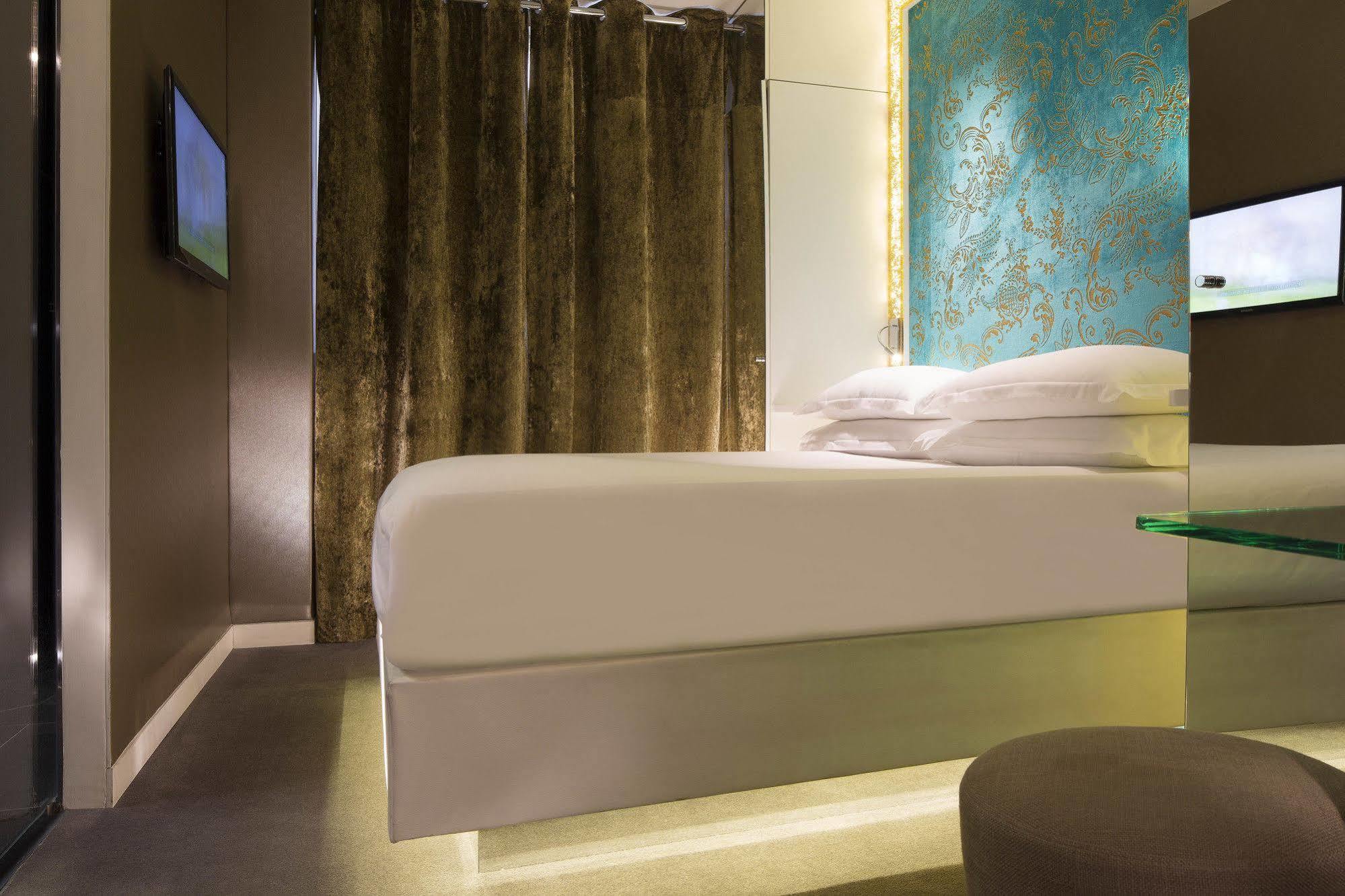 New Republique - Ex Albert's Hotel 4*