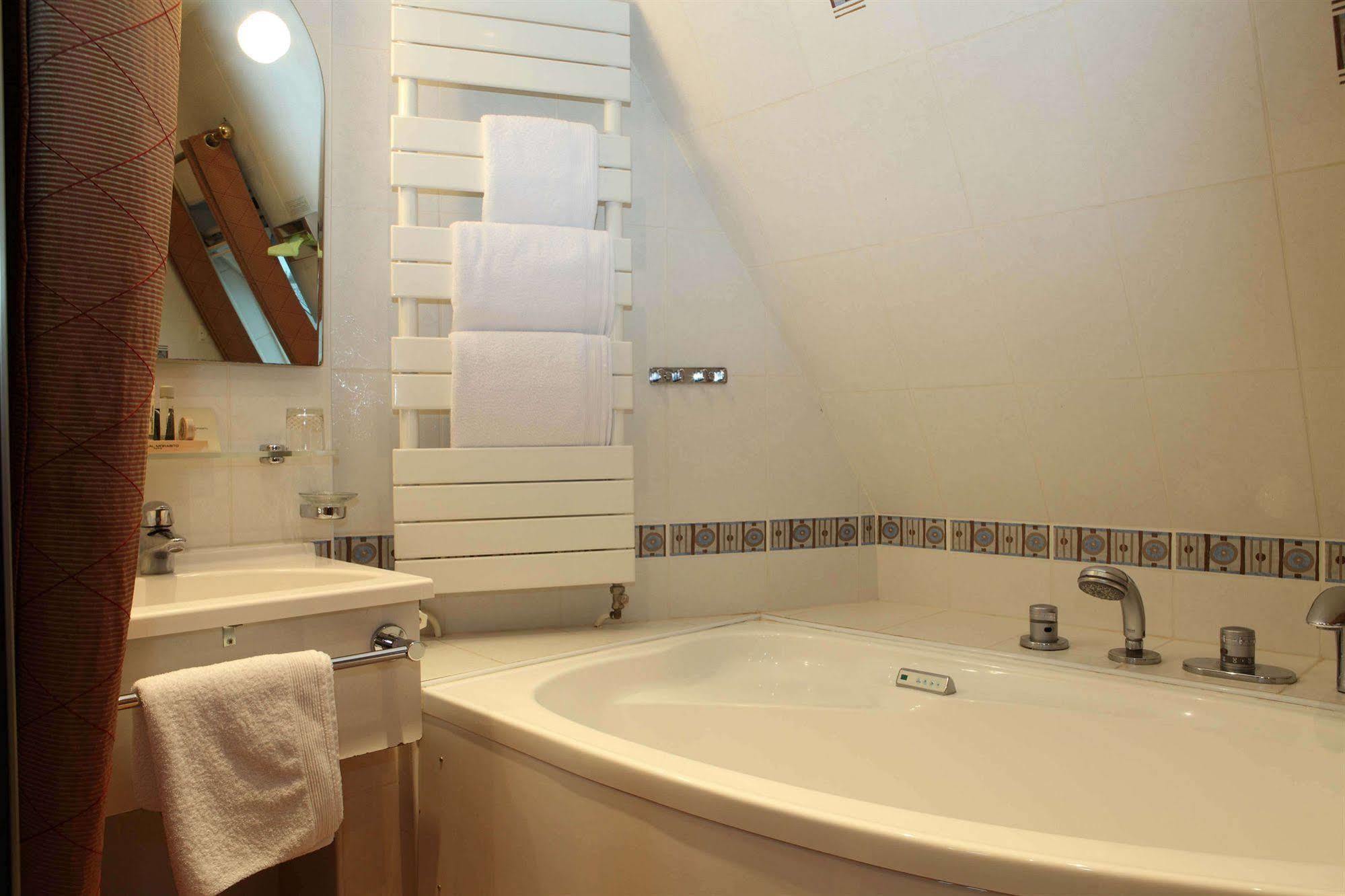 Queens Boutique Hotel 3*