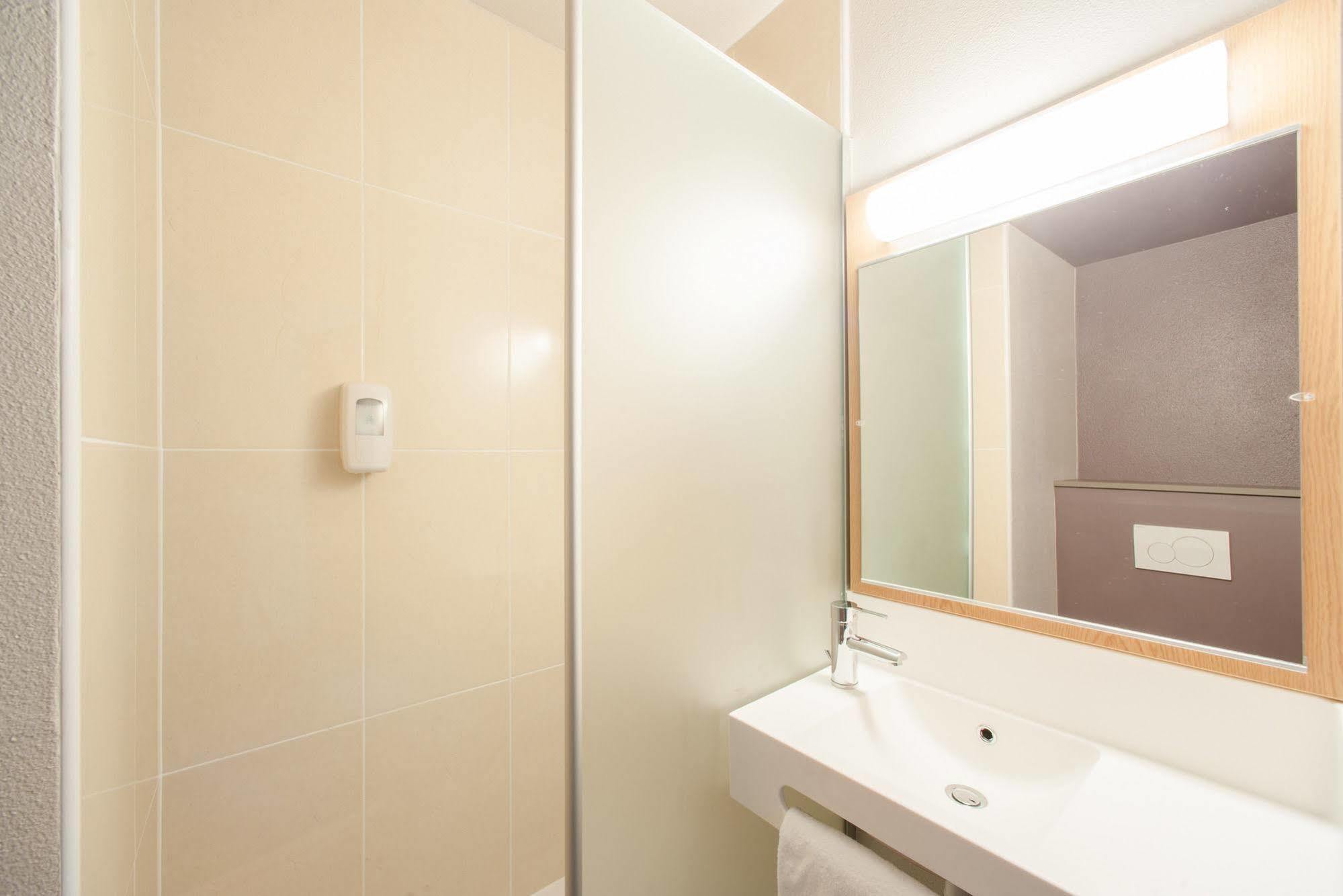 Hotel Porte Des Lilas 2*