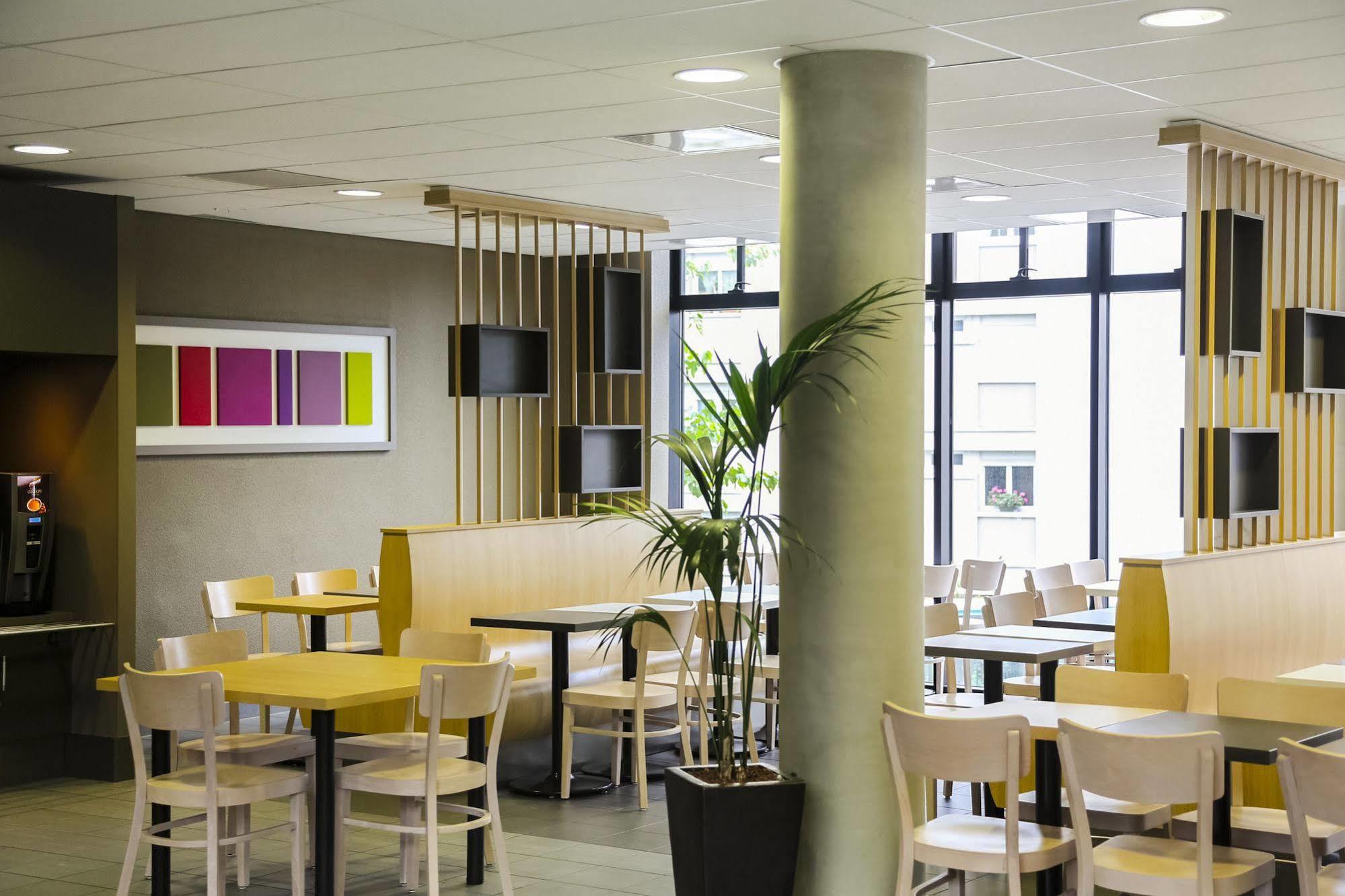 Porte Des Lilas Hotel Paris