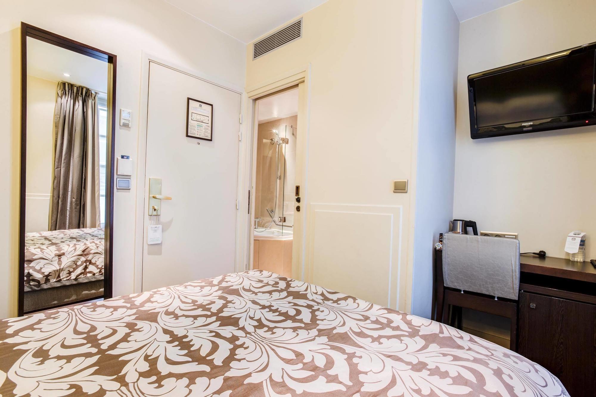 Hotel Louvre Opéra Parigi
