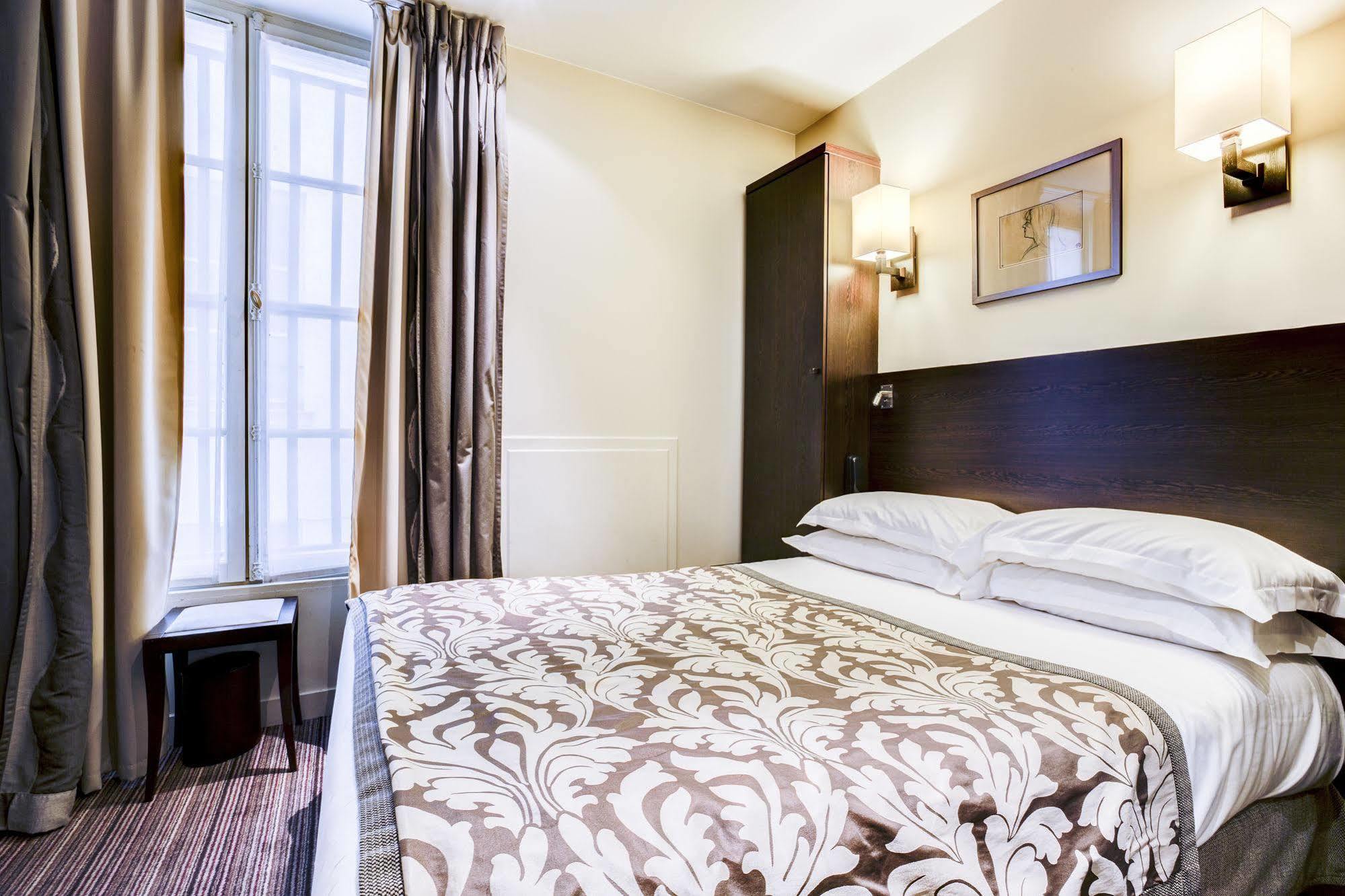 Hotel Louvre Opéra Parigi