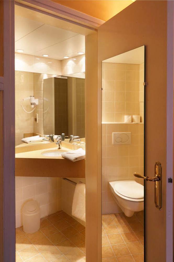 Relais Du Louvre Hotel