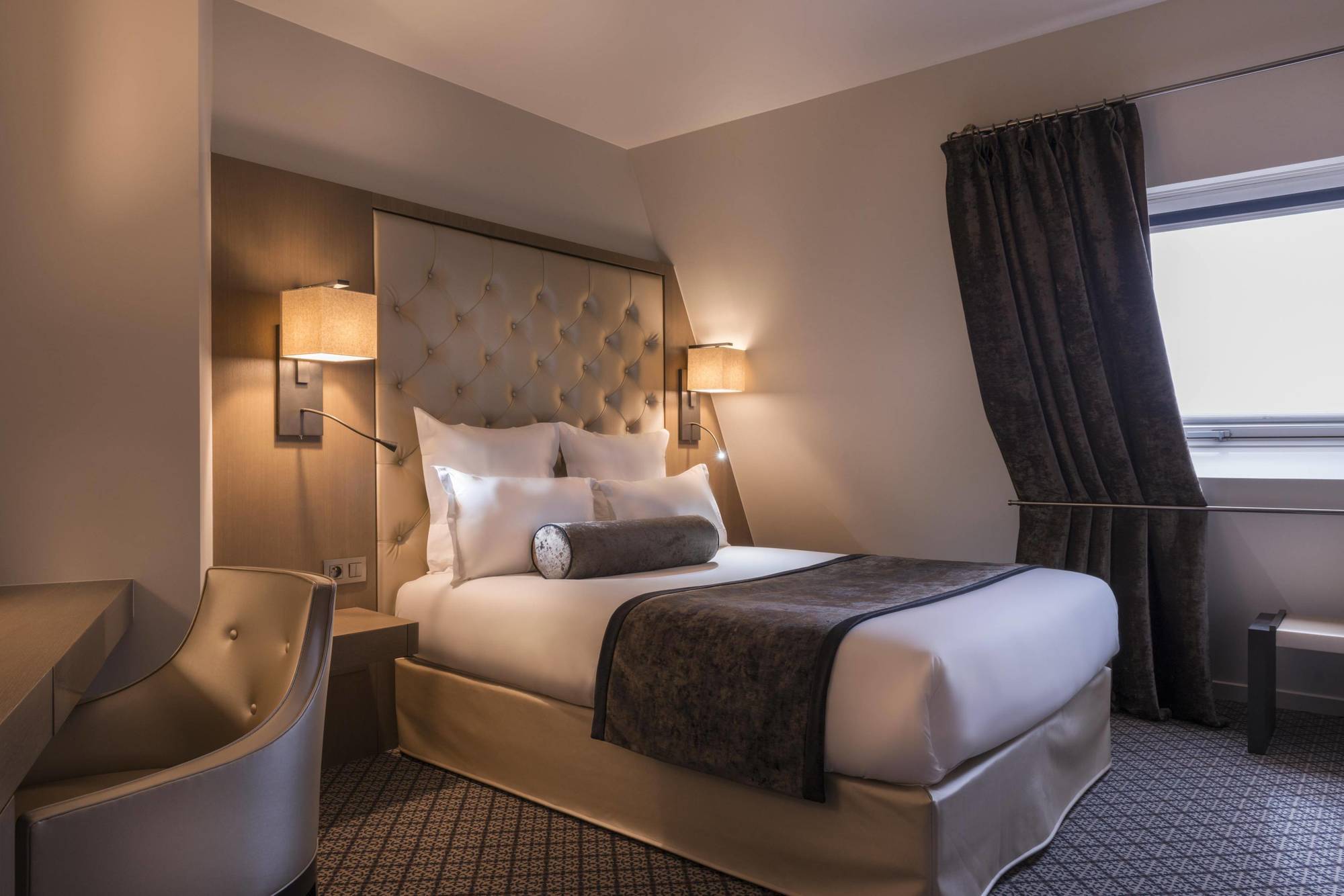 Hotel La Des Ternes 4*
