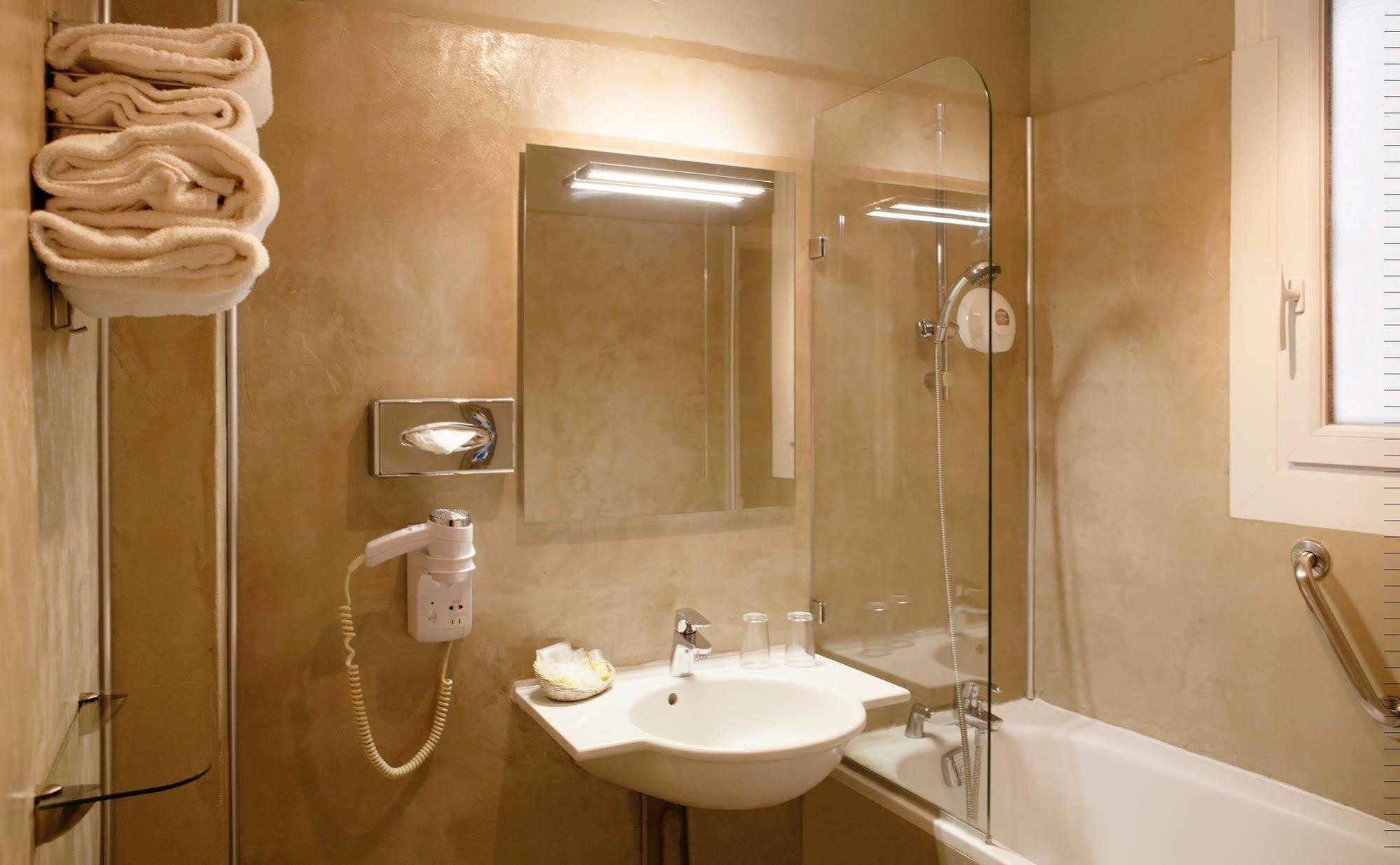Hotel De La Motte Picquet 3*