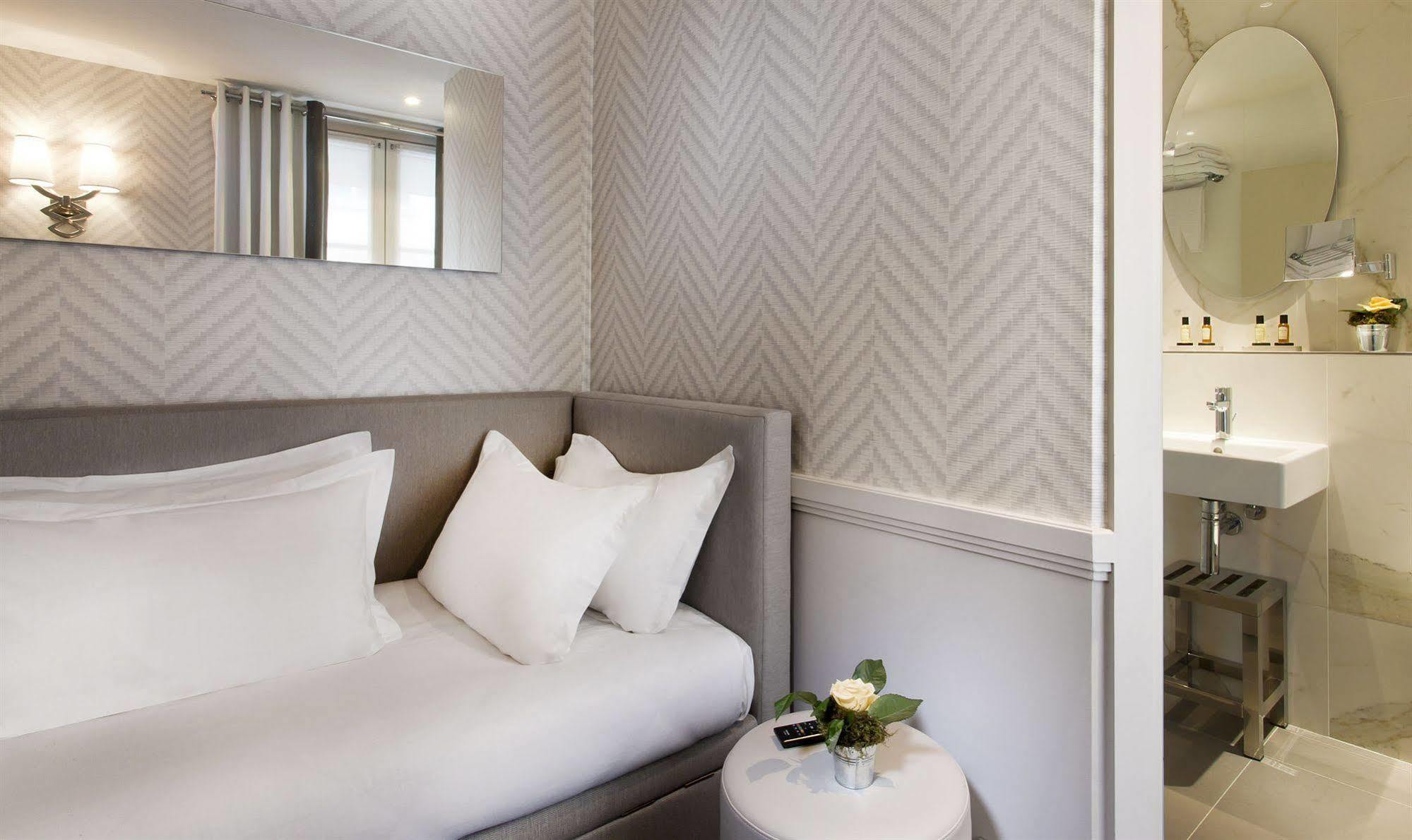 Longchamp Elysées Hotel