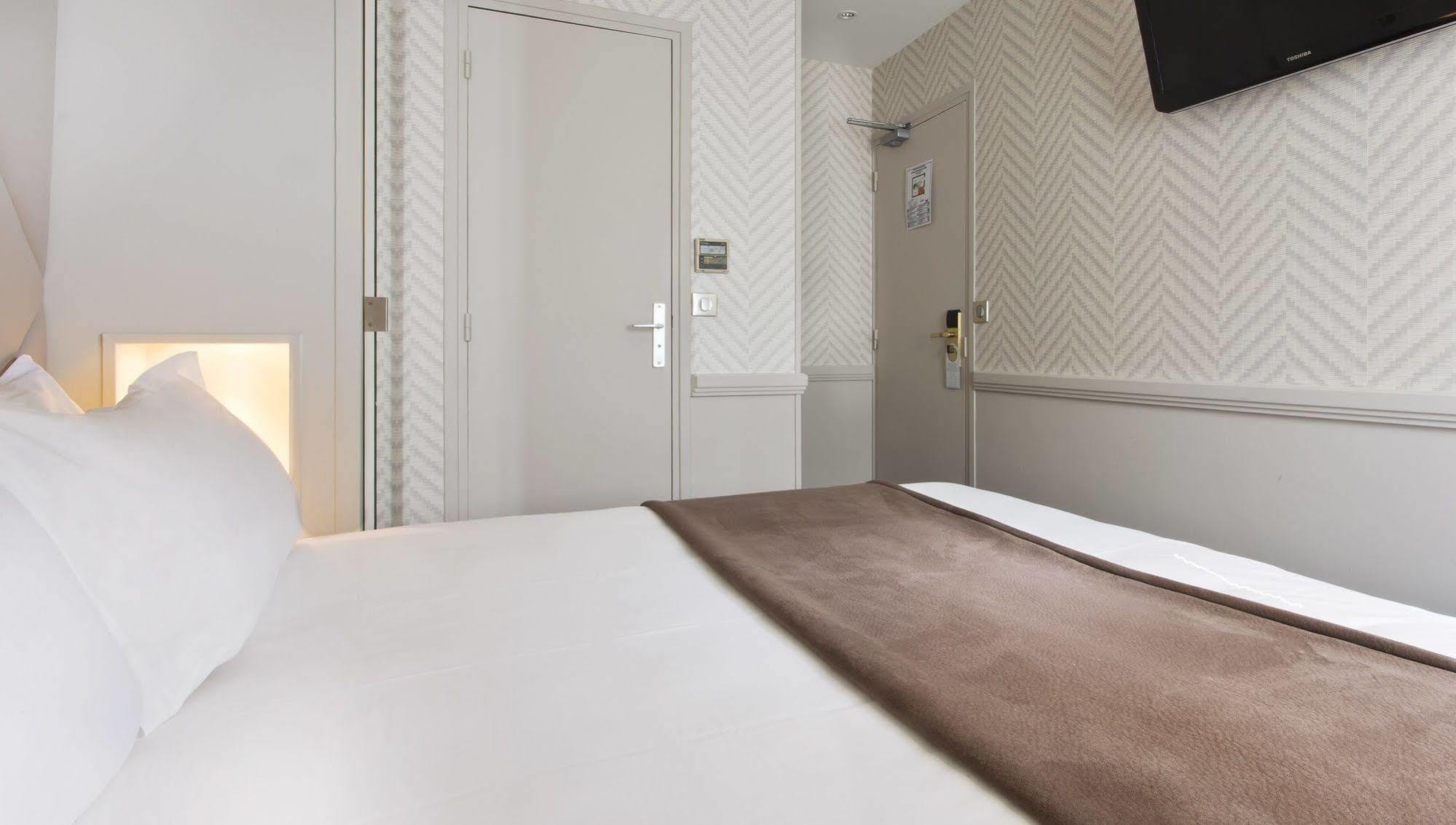 Longchamp Elysées Hotel
