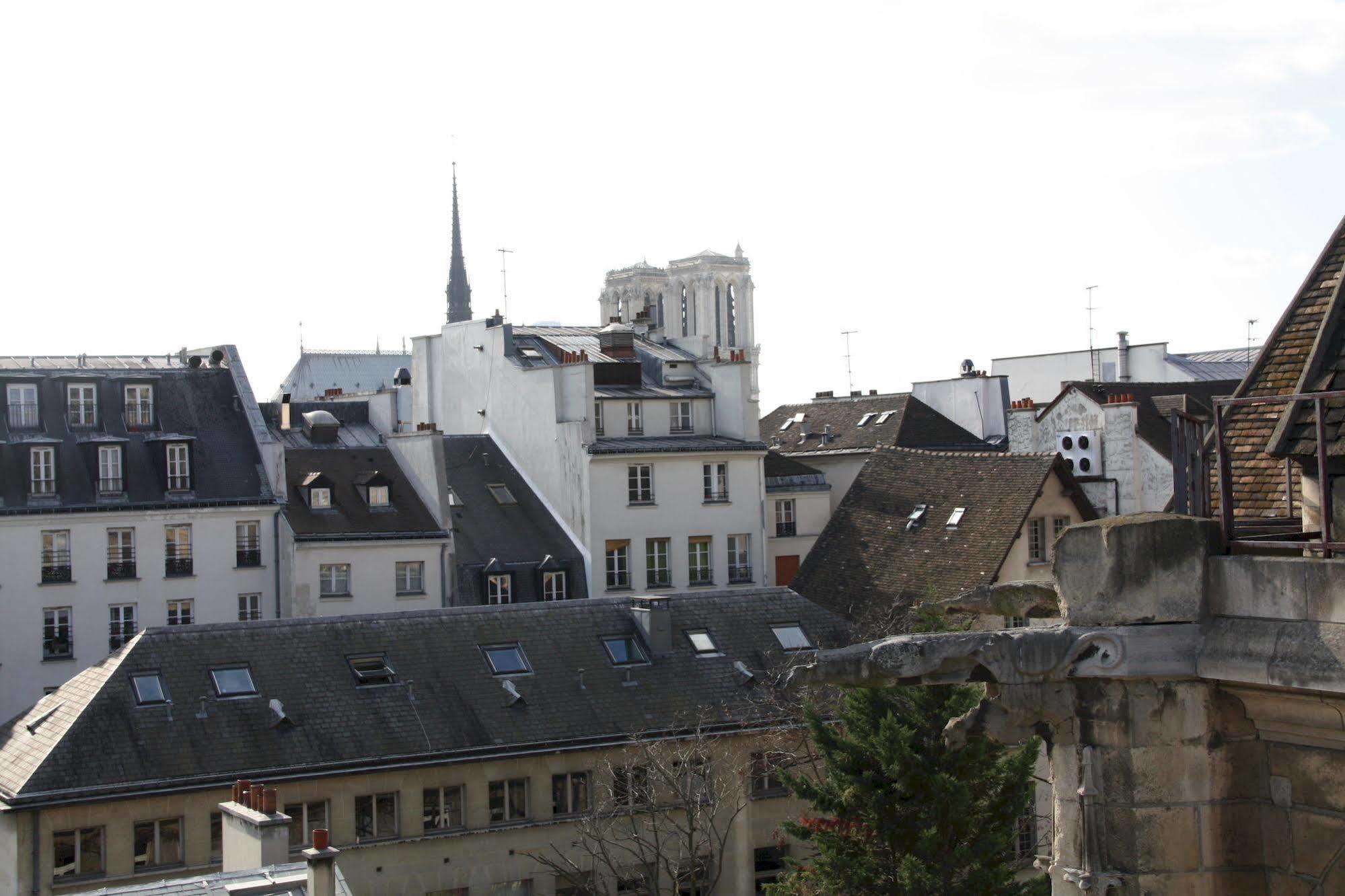 Mije Marais Hostel