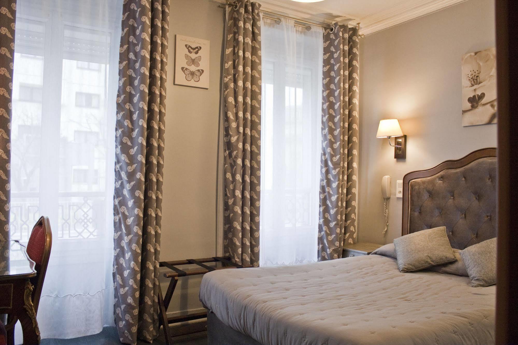 Hotel Hippodrome Paris