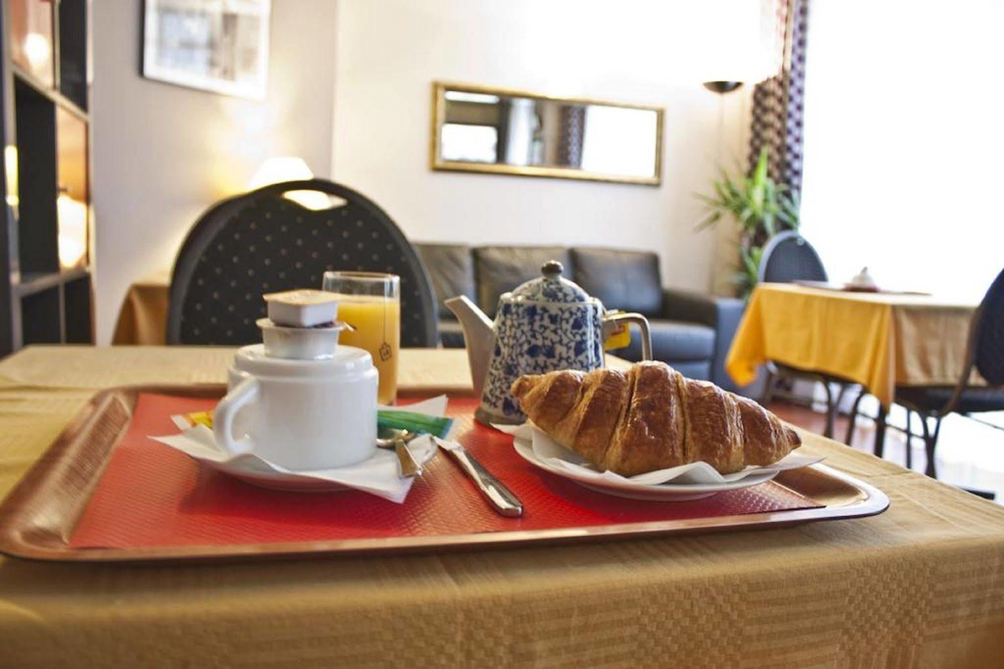 Hotel Hippodrome Paris