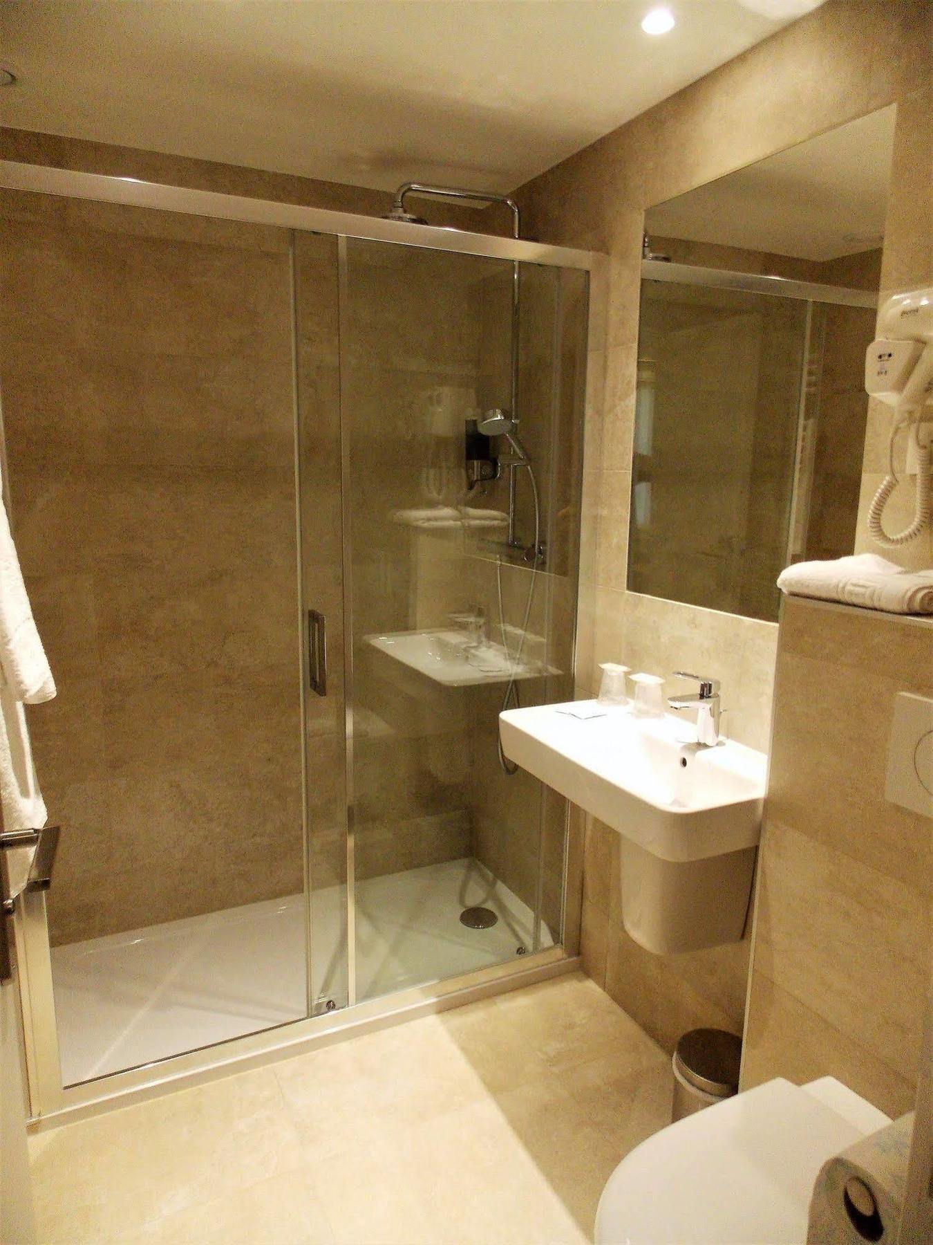 Excelsior Batignolles 3* Paris