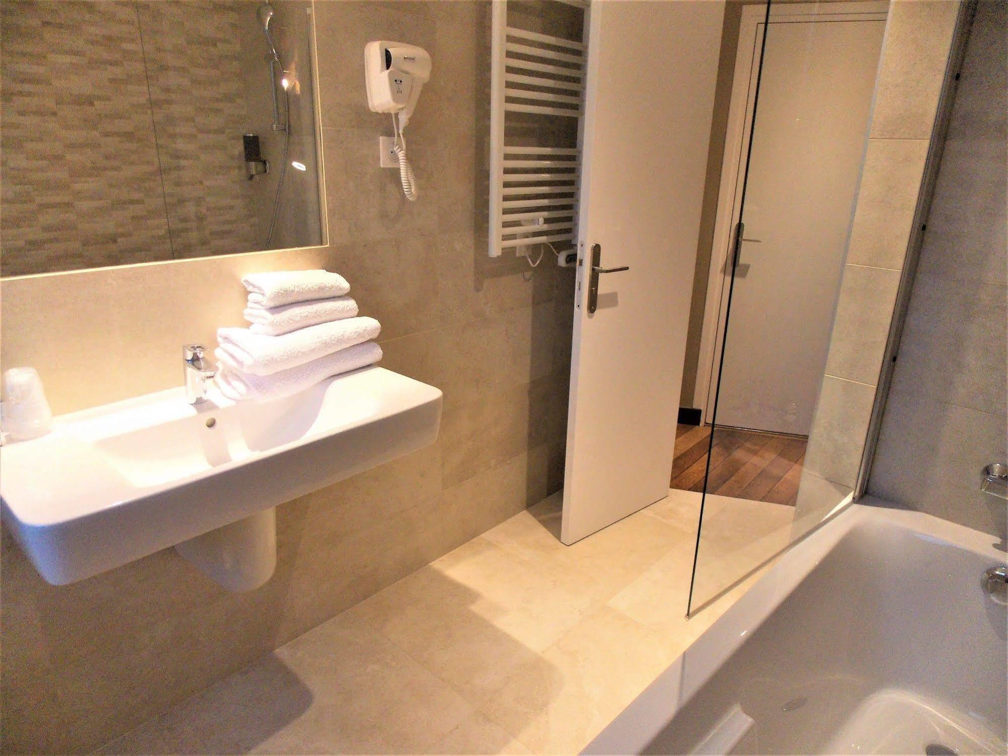 Excelsior Batignolles Hotel