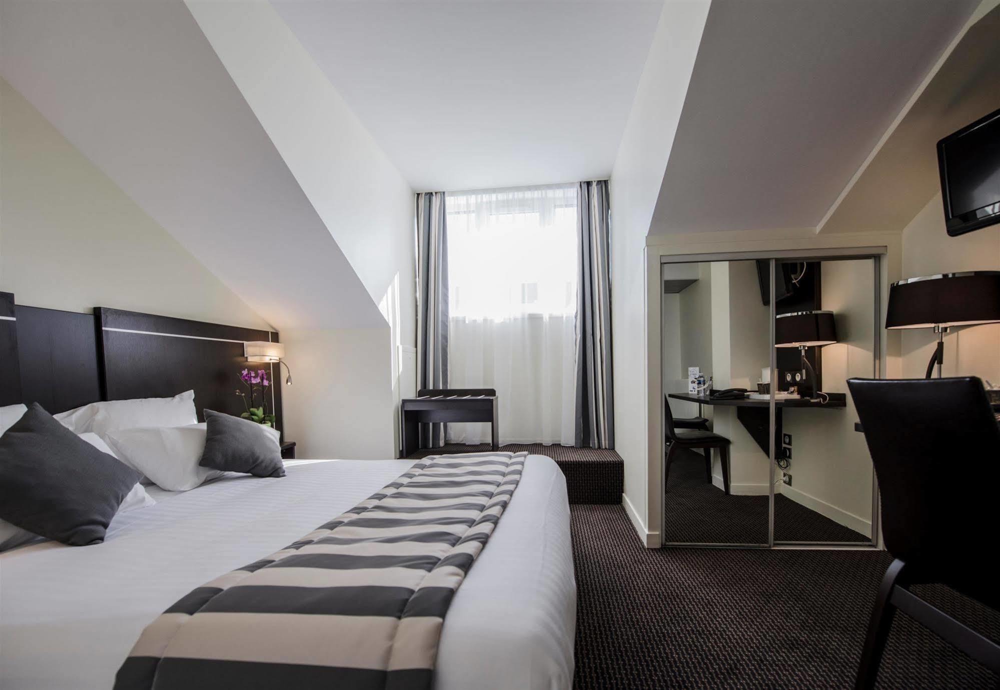 Hotel Kyriad 10 - Gare De L'est Parigi