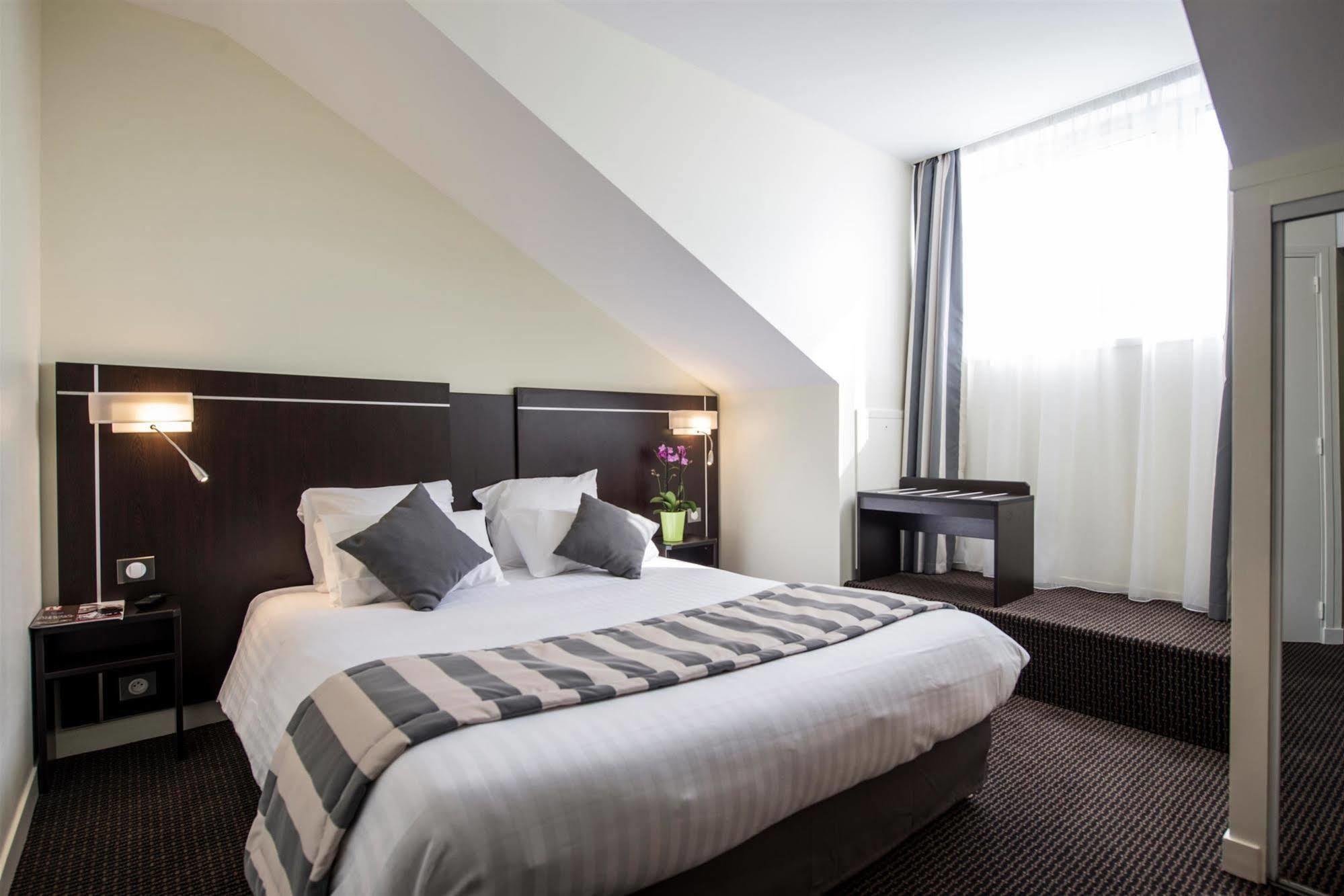 Hotel Kyriad 10 - Gare De L'est