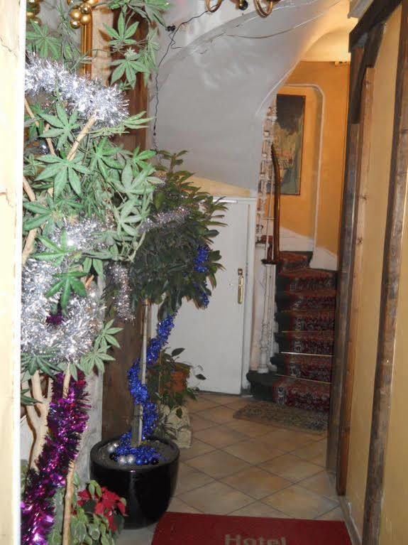 Le Petit Trianon 2*