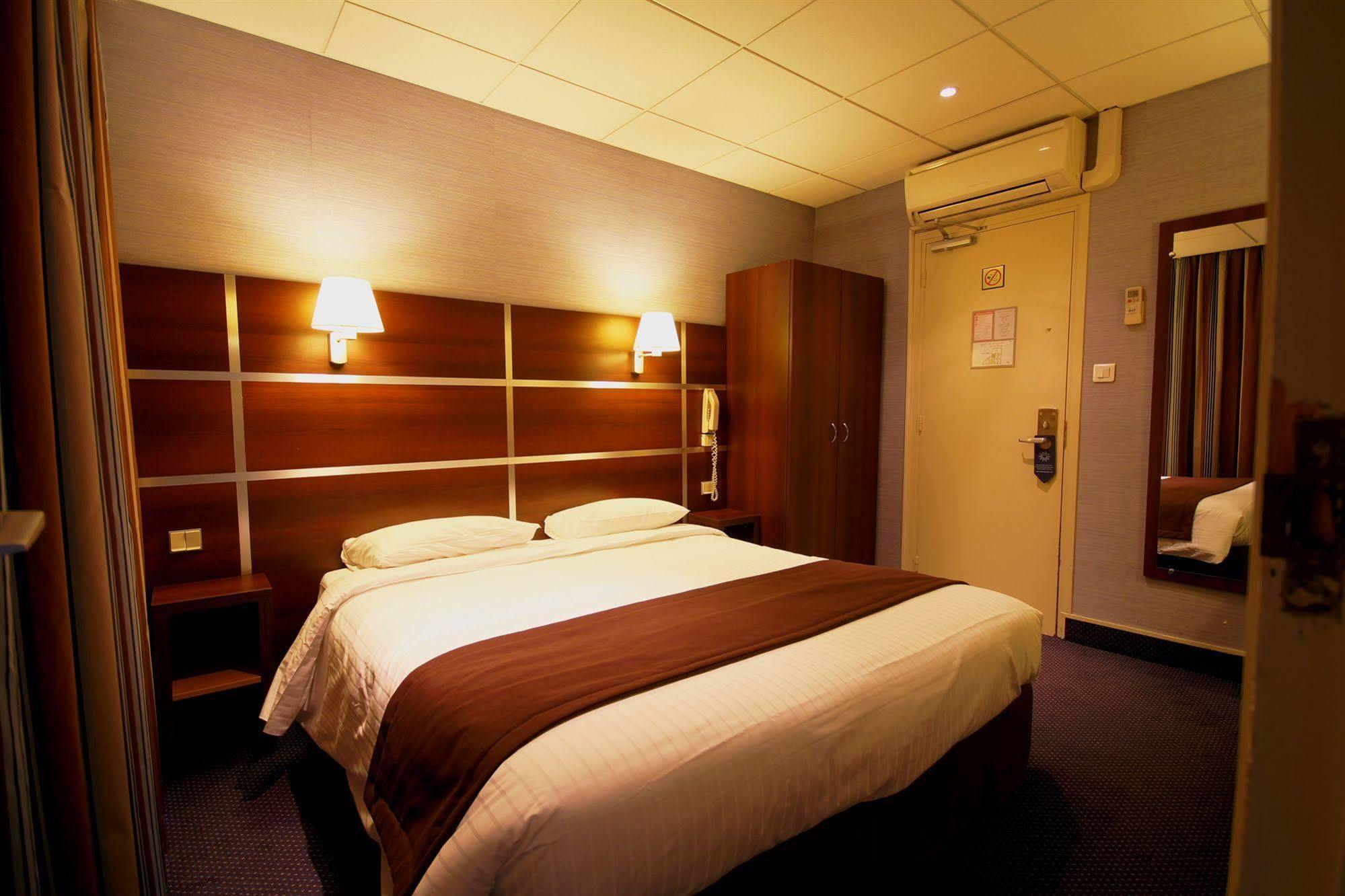 Des Trois Gares Hotel 3*