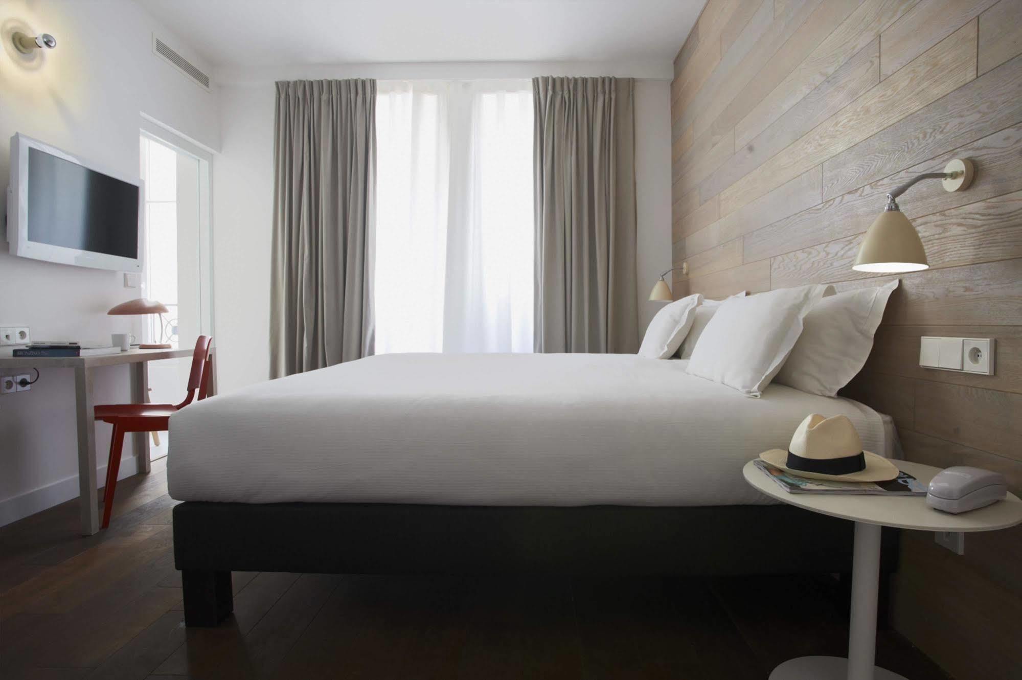 9hotel Opera