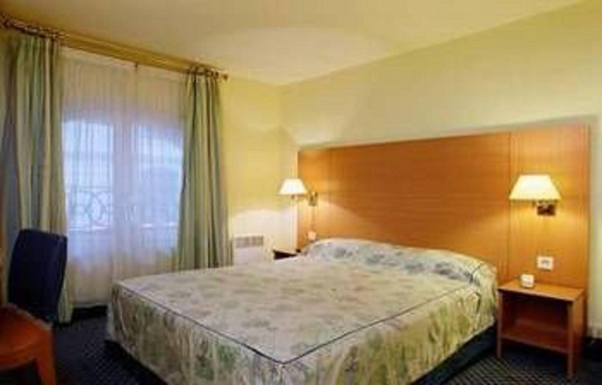 Hotel Lautrec Opera Parigi