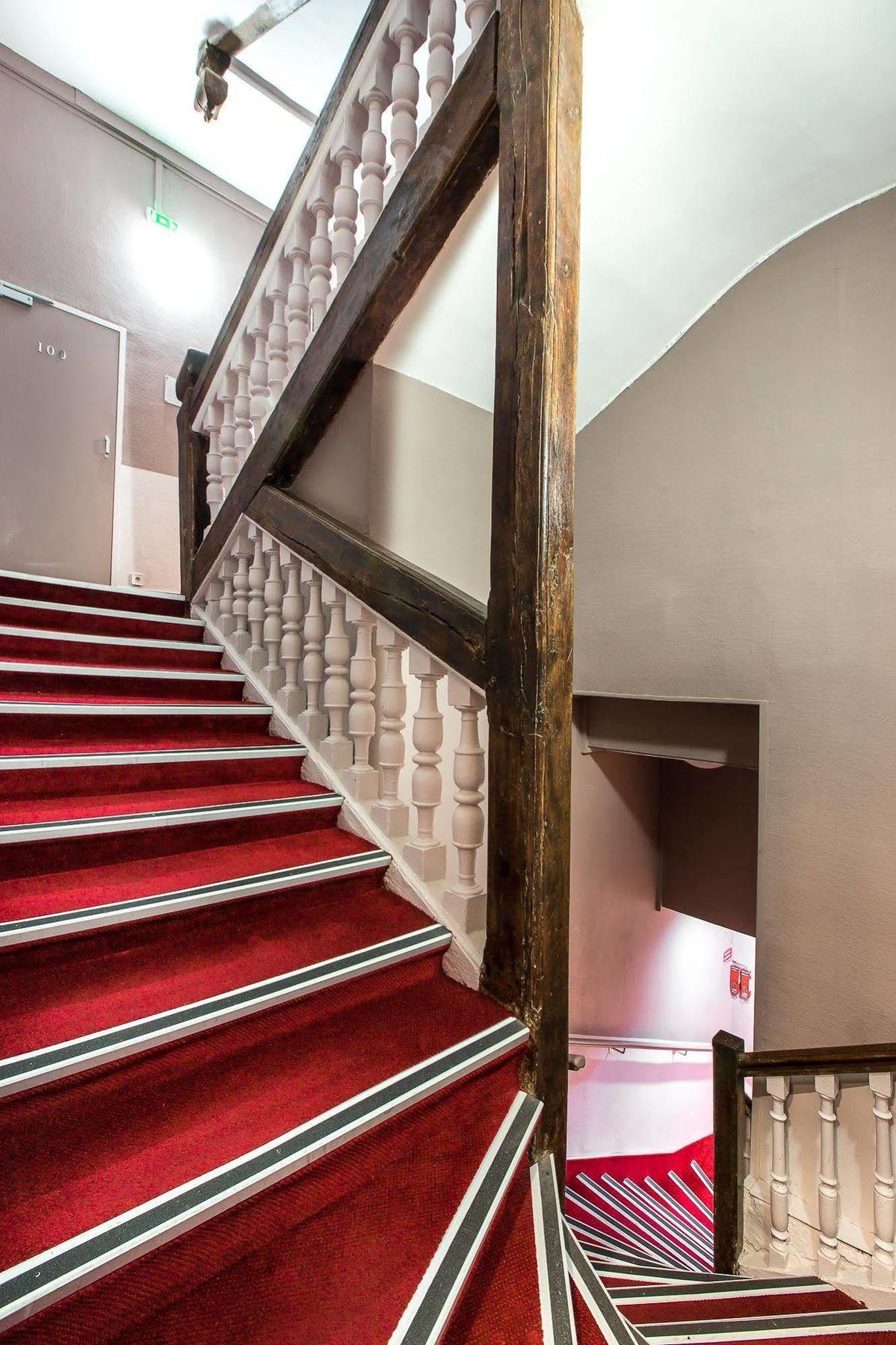 Hotel D'win 2*