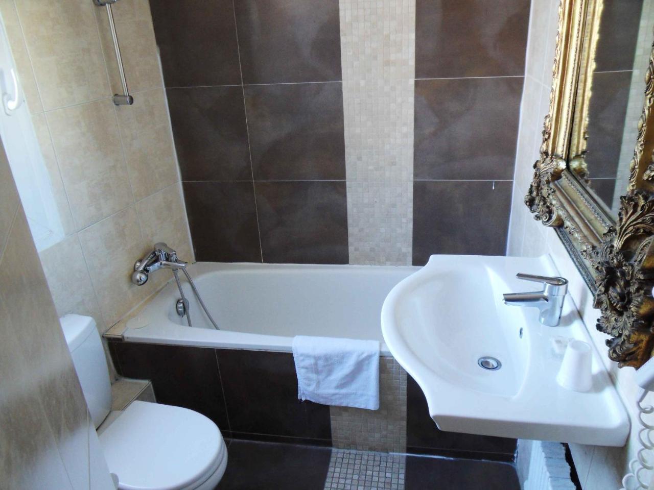 Camelia Prestige - Place De La Nation Hotel 2*