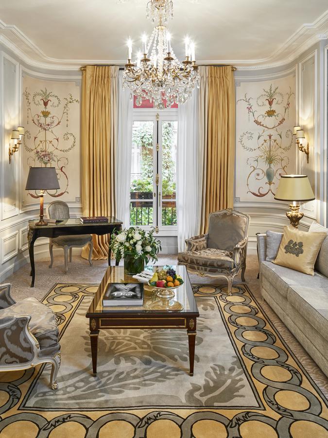 Plaza Athénée - Dorchester Collection Hotel 5*