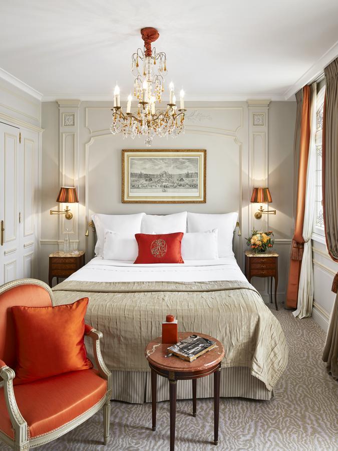 Hotel Plaza Athénée - Dorchester Collection Parigi