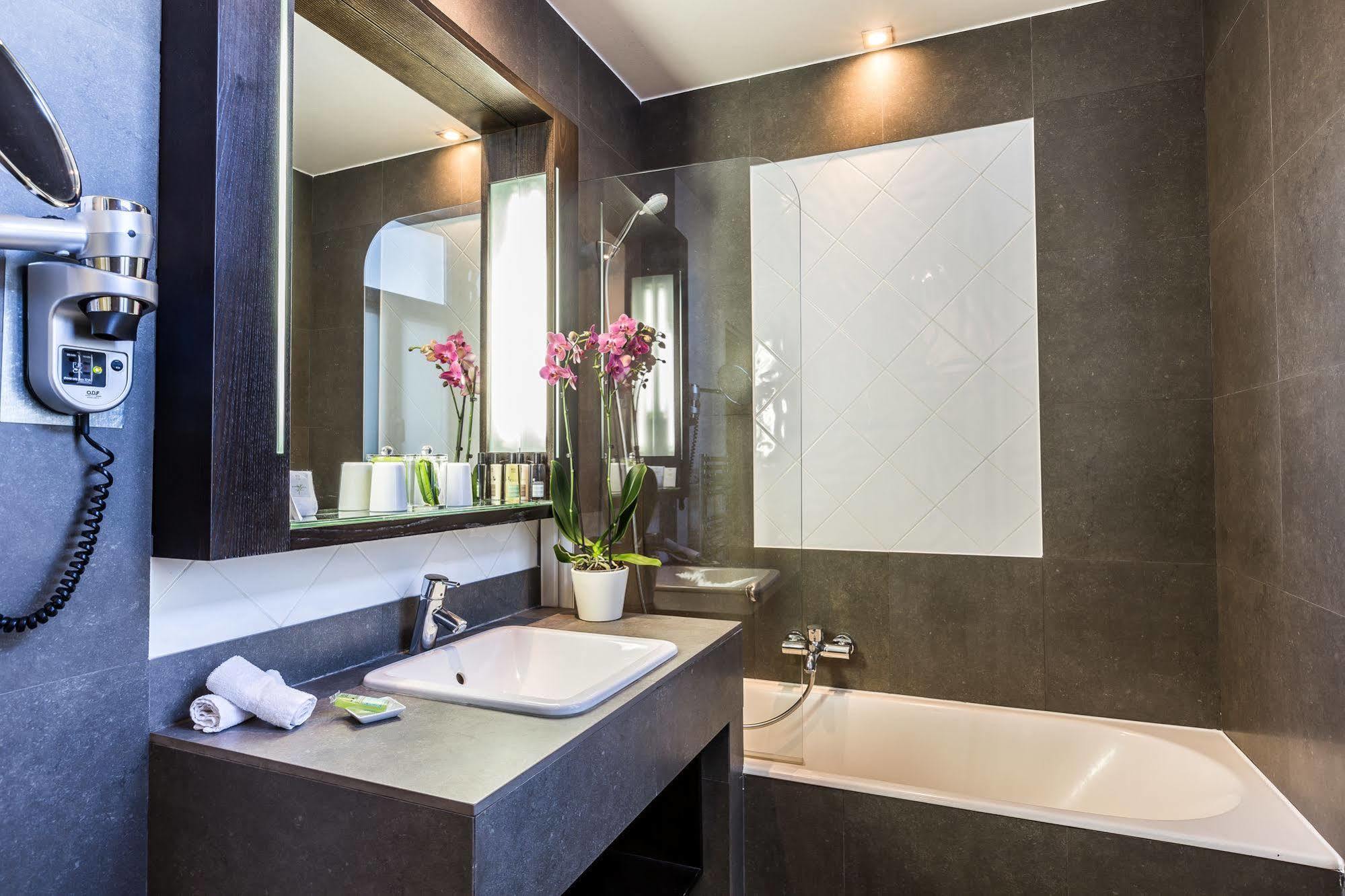 Hotel Duret Champs Elysees Parigi