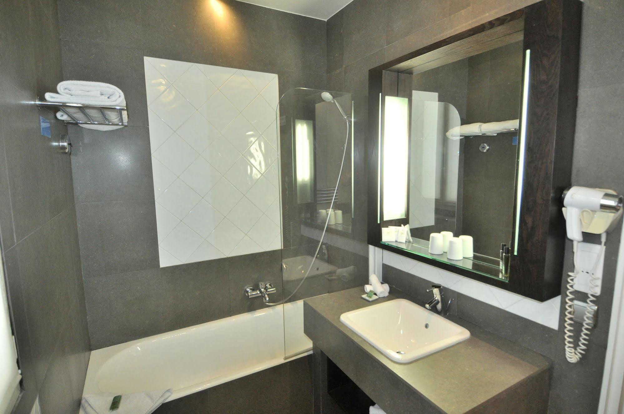 Hotel Duret Champs Elysees Parigi