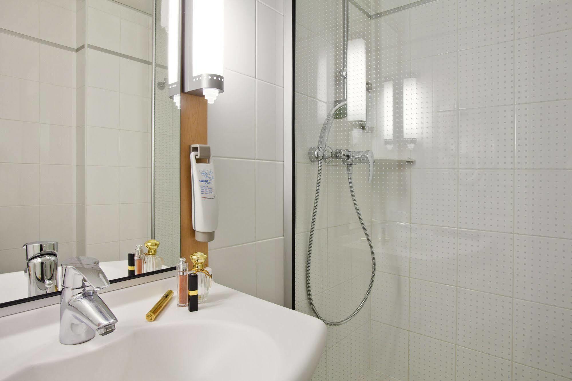 Ibis Ornano Montmartre Nord 18eme