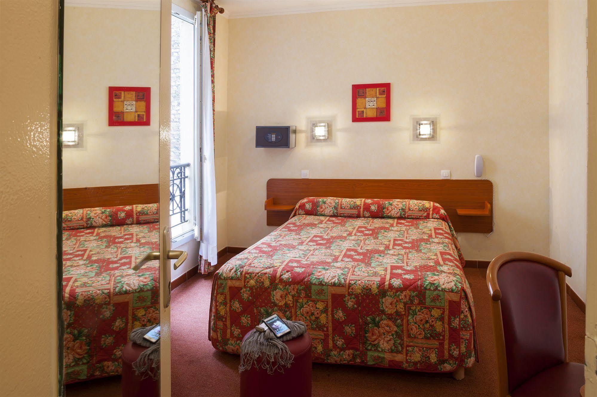 De La Place Des Alpes Hotel Parigi