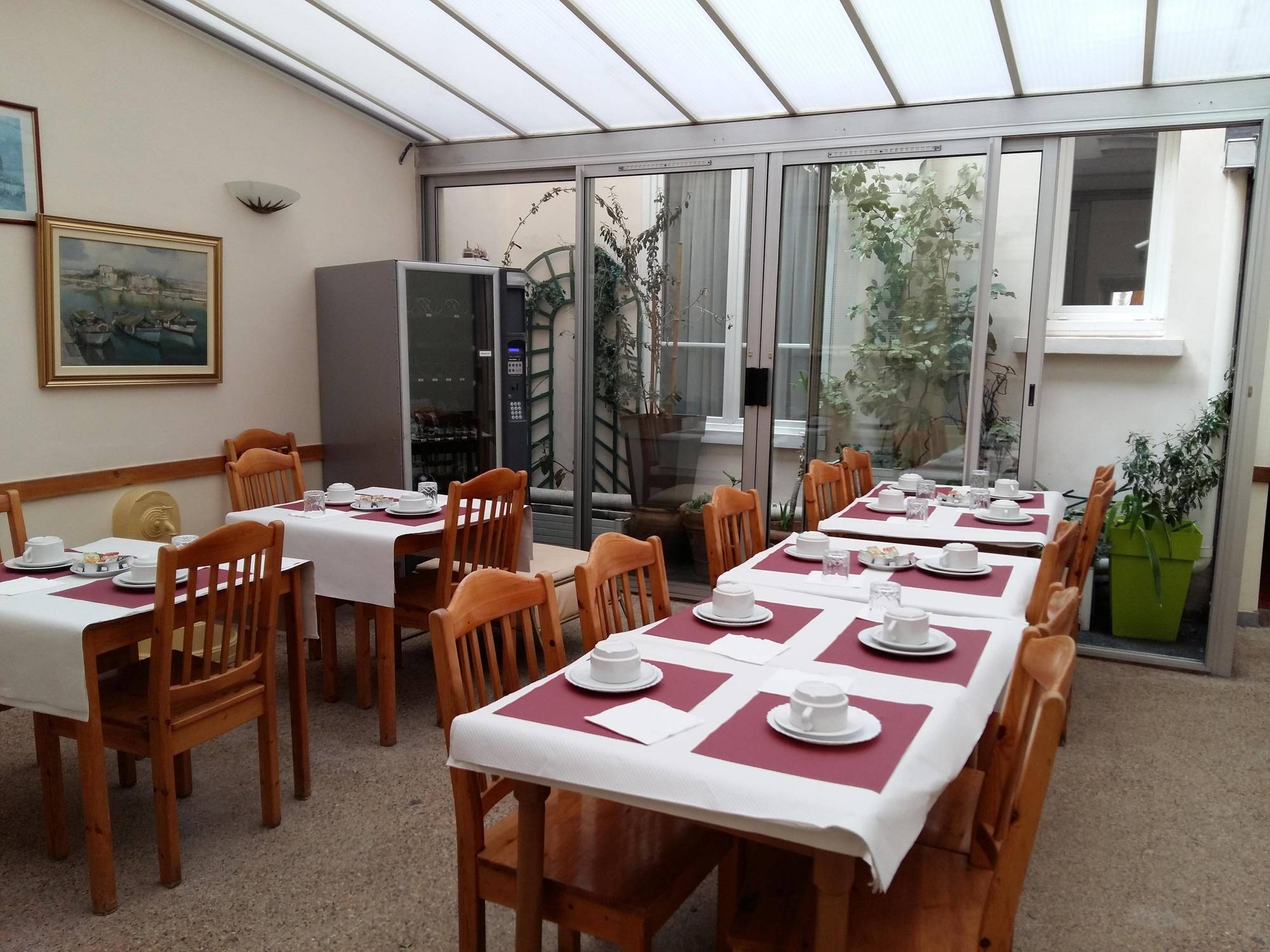 Roi Rene Hotel 2*