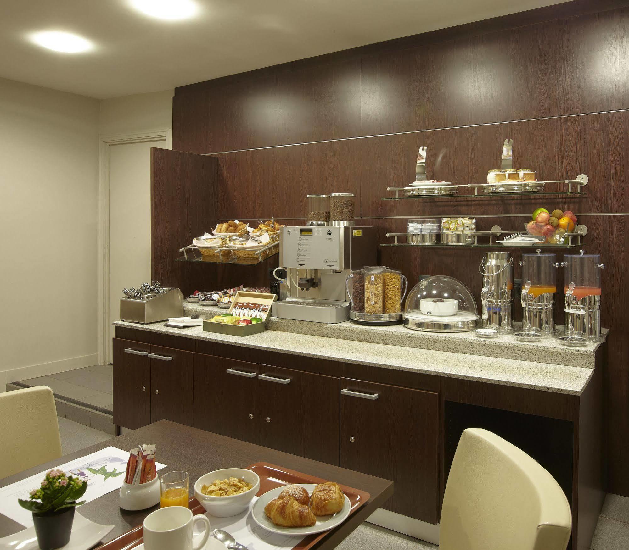 Aparthotel Citadines Republique 3*