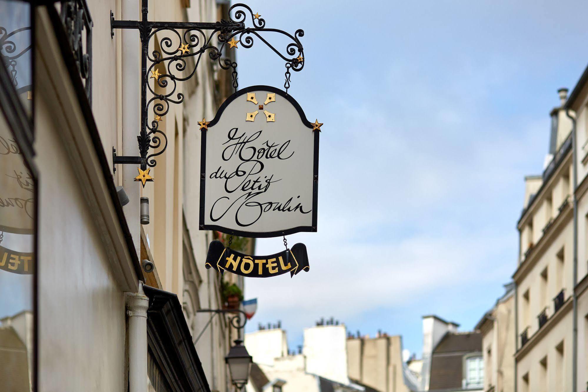 Du Petit Moulin, Haute Couture By Lacroix Hotel