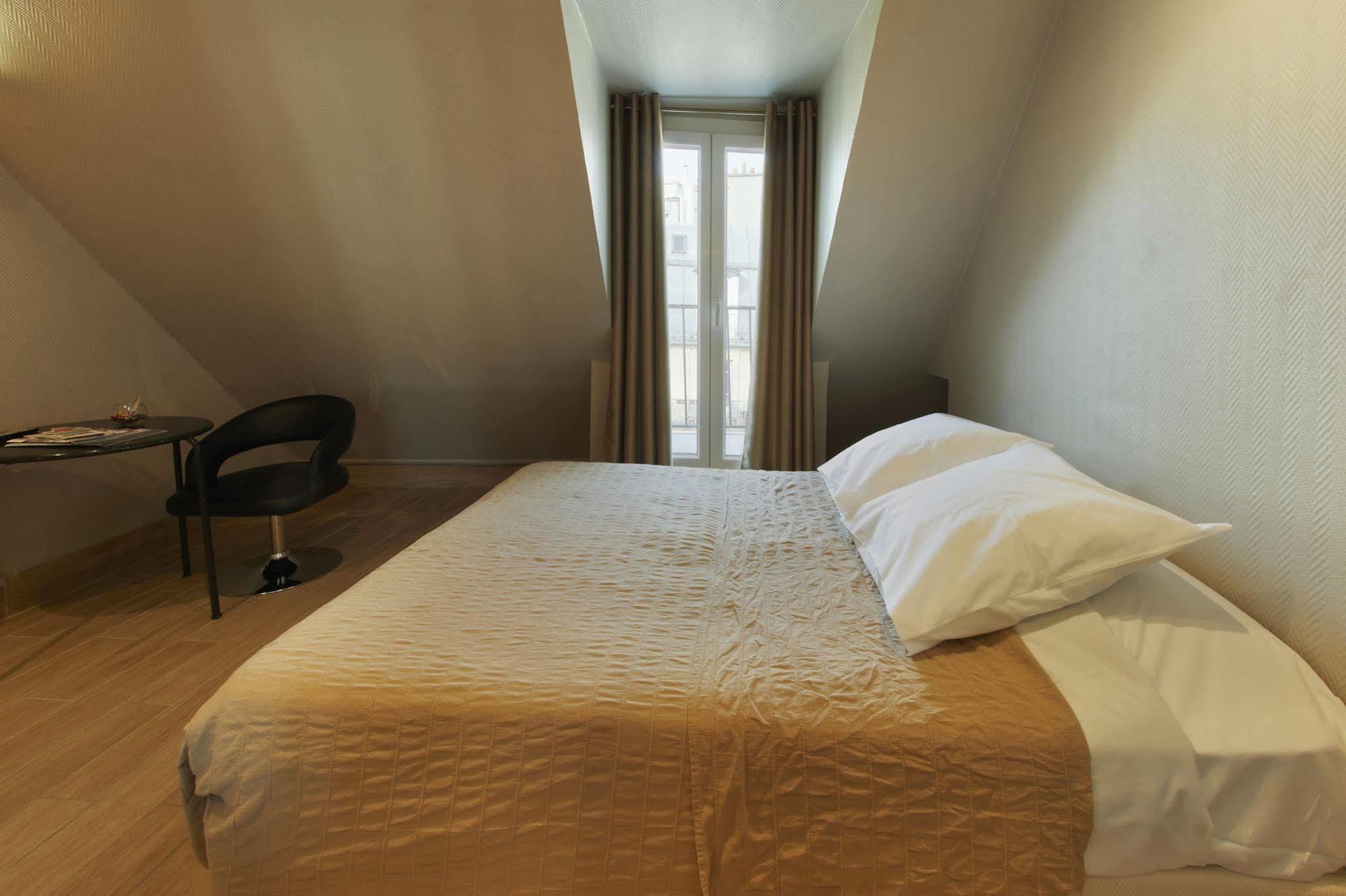 Montmartre Clignancourt Hotel Parigi