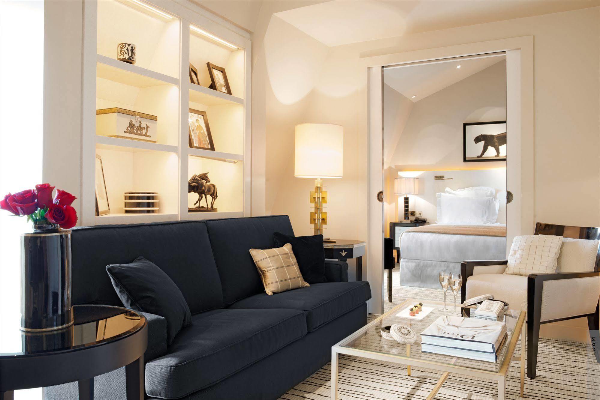 Montaigne Hotel